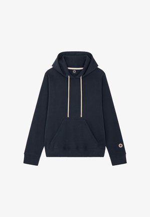 Sweatshirt à capuche bleu marine avec une poche frontale, cordons beige et un logo circulaire sur la manche. Tissu doux et texturé.