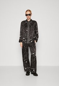 AllSaints SOFI SCREEN TROUSER - Nadrágok - black
