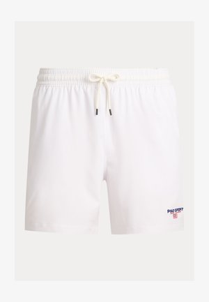 Baltas peldbikses ar elastīgu jostu un auklu, uz kreisās kājas ar mazu Polo Sport Ralph Lauren logotipu un karogu.