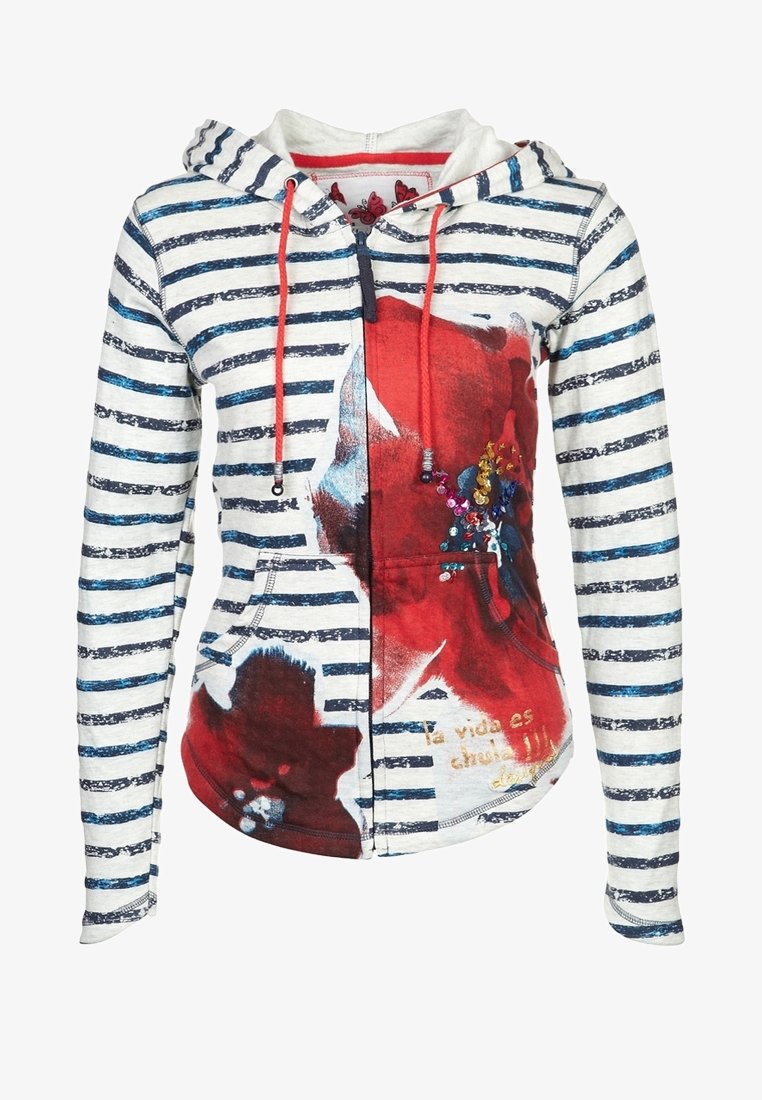 Hættetrøje med marineblå og hvide striber, prydet med et rødt blomstermønster, for- lommer og dekorativ tekst i guld. Snore i orange.