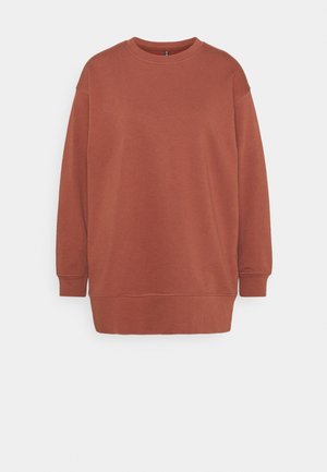 Bluza z długim rękawem w kolorze rdzawego brązu z okrągłym dekoltem, ściągaczami przy rękawach i na dole, wykonana z miękkiego materiału.