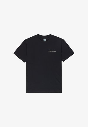 Sort bomuld T-shirt med rund hals, korte ærmer og "New Heights"-logo i sølv på venstre bryst. Glat tekstur.