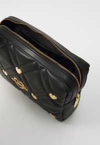 Love Moschino SWEET STUDS - Trousse - nero