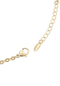 Collana in oro con anelli ovali, dotata di chiusura a moschettone e una catena estesa e regolabile con un'estremità a forma di goccia.