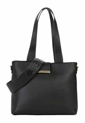 Sac cabas Valentino noir avec doubles poignées, bandoulière réglable griffée et plaque logo dorée au centre devant.