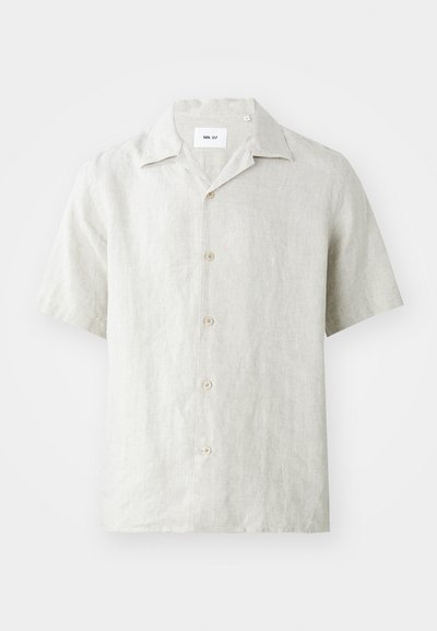 Korte mouwen, licht beige linnen overhemd met een kraag, vijf knopen aan de voorkant en een iets ontspannen pasvorm.