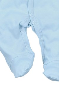 Helles blaues Babyschnuffel mit weicher Baumwolle, ausgestattet mit Druckknöpfen an der Seite und einem abgerundeten Fußdesign für zusätzlichen Komfort.