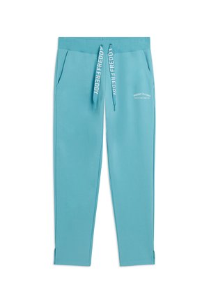Pantaloni sportivi azzurri chiaro con vita elastica, lacci bianchi con la scritta "FREDDY", tasche laterali e piccolo logo bianco "FREDDY TRAINING" sulla coscia.