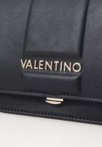 Valentino Bags Taška s příčným popruhem - nero