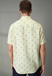 Next SHORT SLEEVE REGULAR FIT - Skjorta - yellow