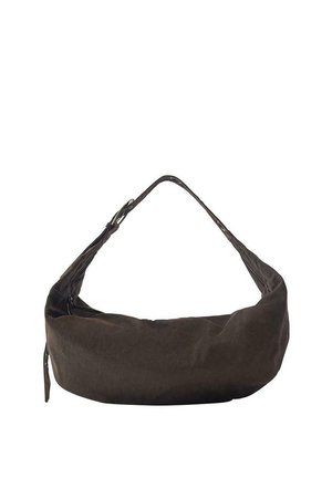 Mørkebrun blød stofskuldertaske med en enkelt strop og lynlås, vist mod en hvid baggrund.