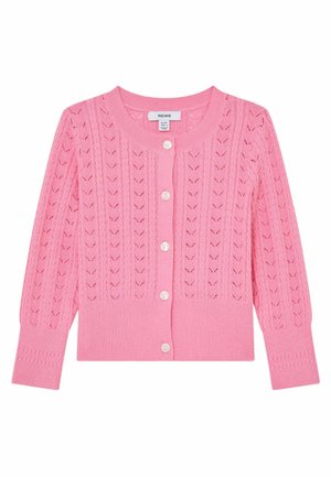 Rosa gestrickter Kinder-Cardigan mit rundem Ausschnitt, langen Ärmeln, gewelltem Strickmuster und fünf weißen Knöpfen vorne.