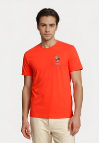 U.S. Polo Assn. KURZARM REITER - Camiseta estampada - rot