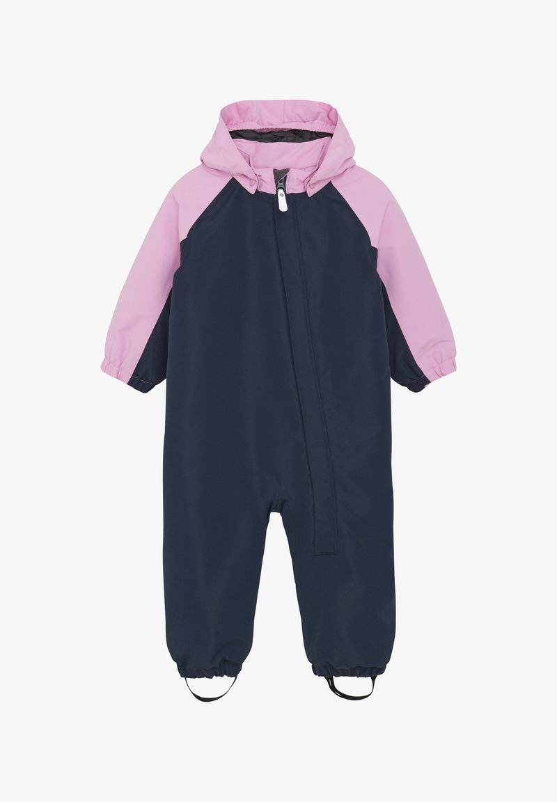 Mörkblå vattentät overall med rosa raglanärmar och passande huva, med en dragkedja framtill och elastiska midjor vid anklarna.