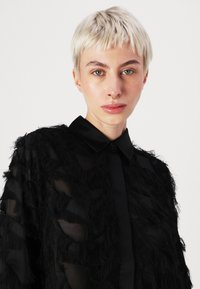 Selected Femme SLFMYLINE FLUFFY CROPPED SHIRT - Košilová halenka  - black