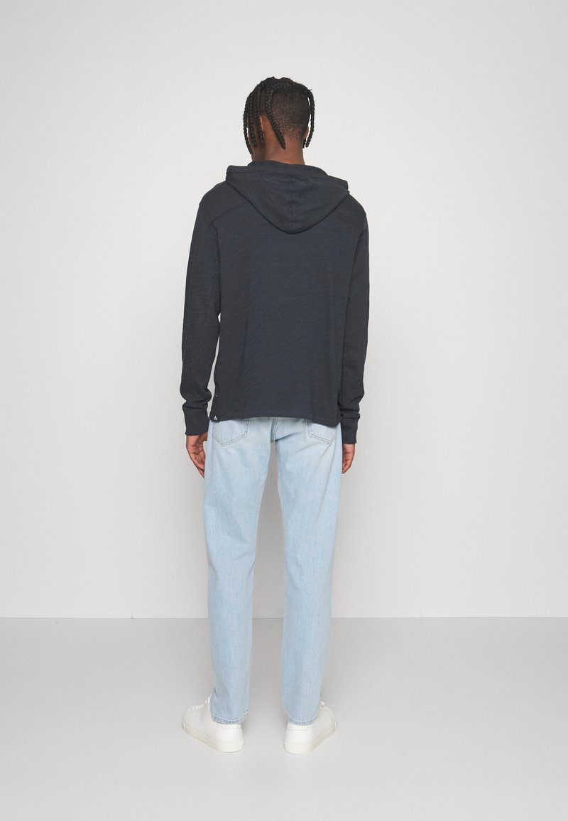 Herren T-shirts & Polos | rag & bone 2 AUTHENTIC Jeans Slim Fit austen/light-blue denim - VC09660 Herren T-shirts & Polos | rag & bone 2 AUTHENTIC Jeans Slim Fit austen/light-blue denim - VC09660