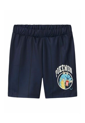 Shorts de bain bleu marine avec un tissu texturé, une taille élastique, un motif à rayures verticales, et un graphisme de Pokémon Gyarados sur le côté gauche.