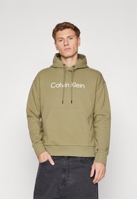 Calvin Klein HERO LOGO COMFORT HOODIE - Felpa - delta green