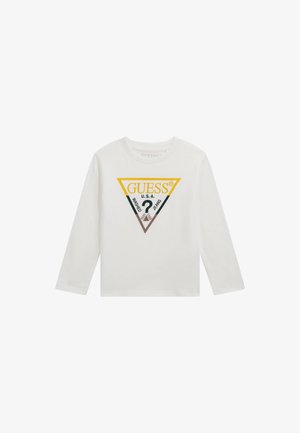 Witte lange mouwen t-shirt met een driehoekig meerkleurig "GUESS" logo grafiek. Heeft gele, groene en bruine accenten. Van zacht katoenen materiaal.
