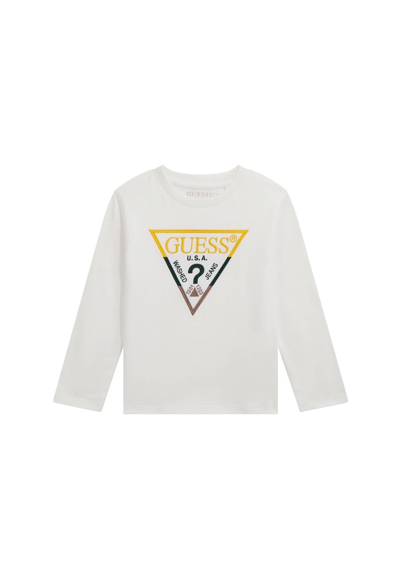 Camiseta blanca de manga larga con un gráfico triangular del logo "GUESS" en varios colores. Presenta acentos en amarillo, verde y marrón. Material de algodón suave.