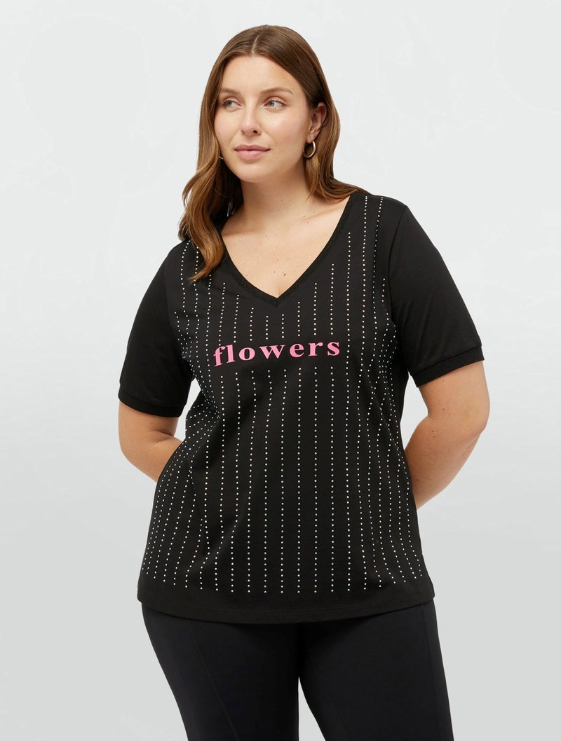Top negru cu mânecă scurtă și decolteu în V, cu un print „flori” în roz și modele verticale albe, realizat dintr-un material neted.