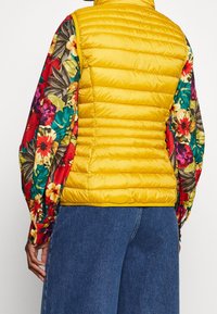 Esprit Vesta - yellow