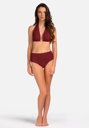 Bordowy zestaw bikini z topem na halterze z głębokim dekoltem oraz wysokim stanem, idealny dla miłośniczek vintage.