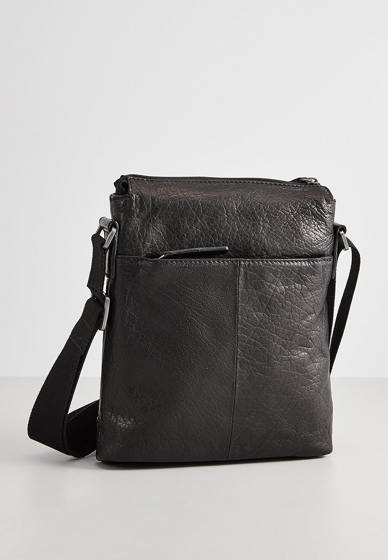 Clapton Chade Shoulder Bag in Black - in the Online-Shop