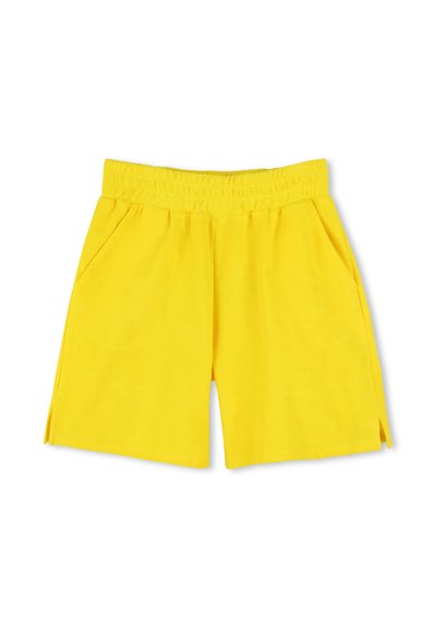 Pantaloni corti gialli con vita elastica, tasche laterali e fessure laterali. Realizzati in un tessuto morbido, presentano un design semplice e casual.