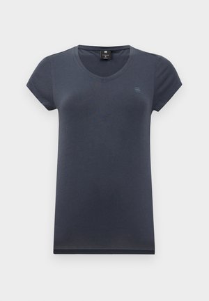 Tumed sinine lühikeste varrukatega T-särk, V-kaelusega, valmistatud siledast puuvillast kangast, rinnal väike logo. Lihtne, klassikaline lõige.