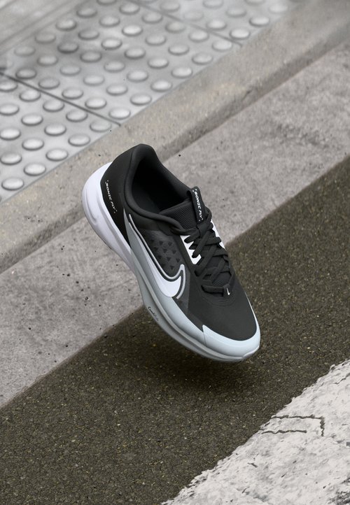 Nike Performance SONIC FLY UNISEX - Pantofi de alergare pe asfalt - black/wolf grey/white