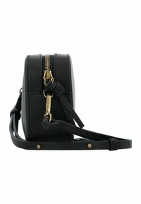 Borsa a tracolla rotonda in cuoio nero con zip dorata, tracolla regolabile e hardware minimale. Texture liscia con dettagli di cucitura discreti.