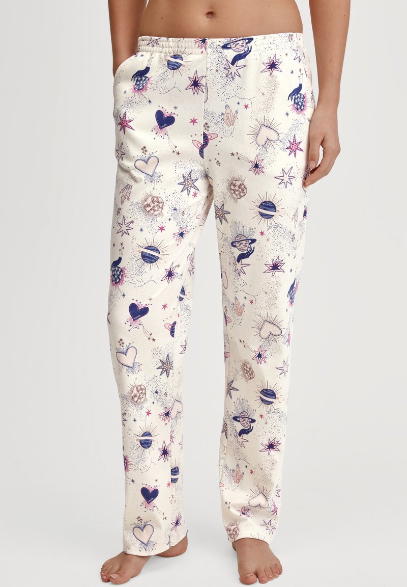 Katoenen pyjamabroek met een crèmekleurige achtergrond en kleurrijke patronen van harten, sterren en planeten in paarse en roze tinten. Elastische tailleband.