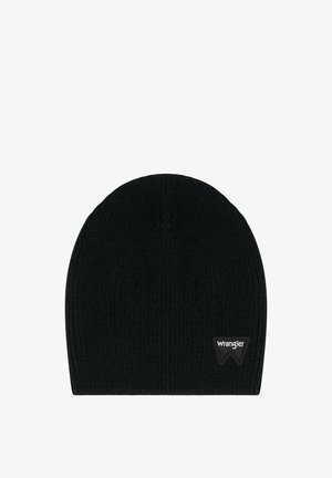 Berretto di maglia nera con texture a coste. Presenta una piccolaetichetta "Wrangler" bianca e nera su un lato. Design semplice e aderente.