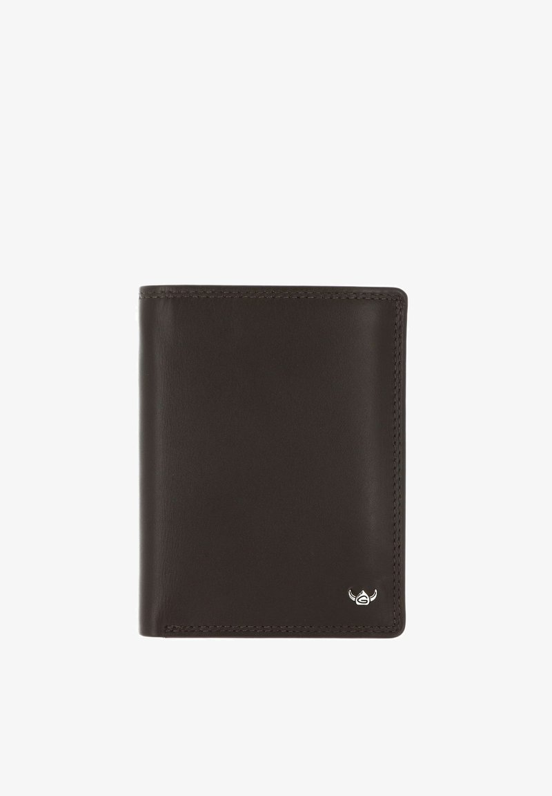 Portefeuille bifold en cuir marron foncé avec coutures visibles et petit logo argenté dans le coin inférieur droit sur fond blanc.