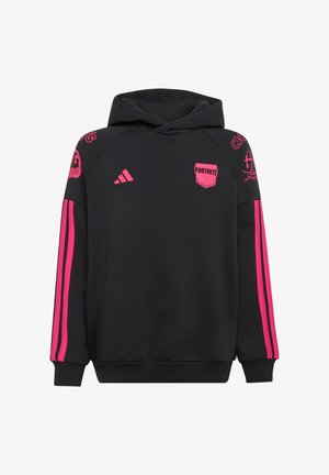 Sort hættetrøje med lyserød Fortnite-logo på brystet, lyserødt Adidas-logo, lyserøde striber ned ad ærmerne og ekstra lyserøde grafik på skuldrene.