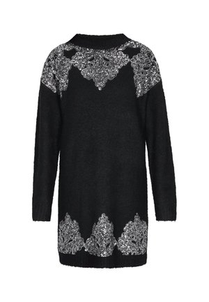 Černé dlouhé svatební šaty s krajkovými vzory ze stříbrných flitrů na ramenou, hrudi a lemu, s žebrovaným vysokým výstřihem.