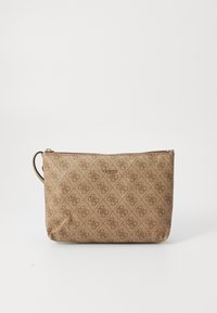 Barna logóval ellátott, cipzáros clutch táska oldalsó fogantyúval. Simább textúrával és téglalap alakú dizájnnal rendelkezik. Arany színű fém elemekkel díszítve.