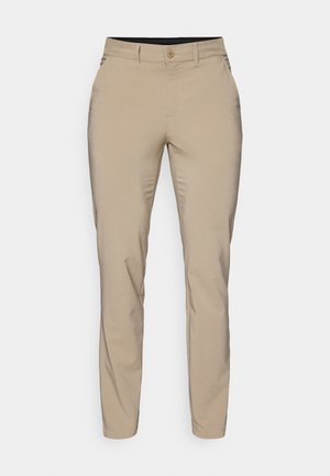 Beige Hosen aus einem glatten Stoff mit schlankem Schnitt, ausgestattet mit einem einzelnen Knopfverschluss und seitlichen Taschen, endend an den Knöcheln.