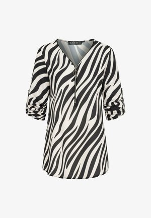 Melnā un baltā zebras raksta blūze ar V veida kakla izgriezumu, ar rāvējslēdzēja detaļām un sarullētām piedurknēm, izgatavota no mīksta auduma. Iezīmē izliekta apakšmalu.
