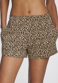 Luipaardprint shorts in tan en zwarte stof, met een elastische tailleband en zijzakken voor extra gemak.