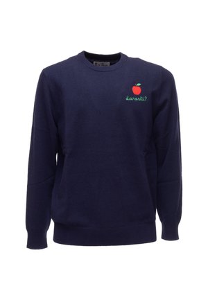 Maglione a maglia blu navy con maniche lunghe, scollatura a girocollo e una piccola grafica di una mela rossa con il testo verde "dares ti?" sul petto.