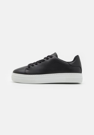 Sneakers - black