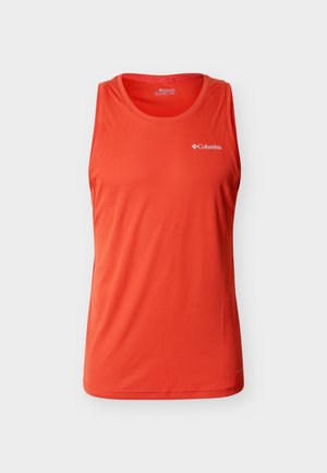 Leuchtend orangefarbenes ärmelloses Sport-Top mit Columbia-Logo auf der linken Brust, aus leichtem, atmungsaktivem Stoff gefertigt.