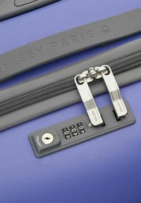Delsey Paris UNITED COLORS OF BENETTON HARDSIDE 4 ROLLEN TROLLEY - Bagaglio a mano - purple