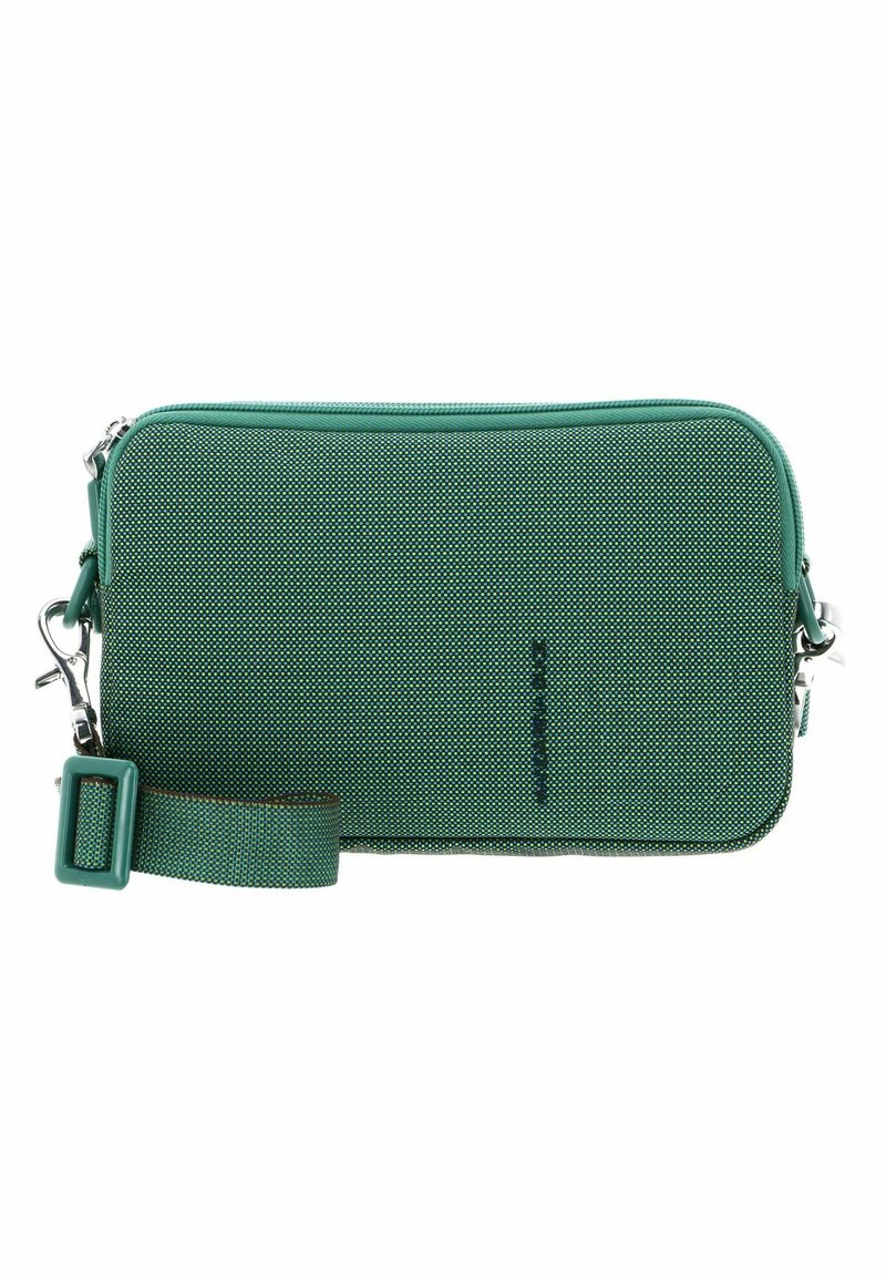 Pochette textile rectangulaire verte avec un motif texturé, fermeture éclair et bandoulière amovible. Dotée de ferrures argentées et d'un détail logo.