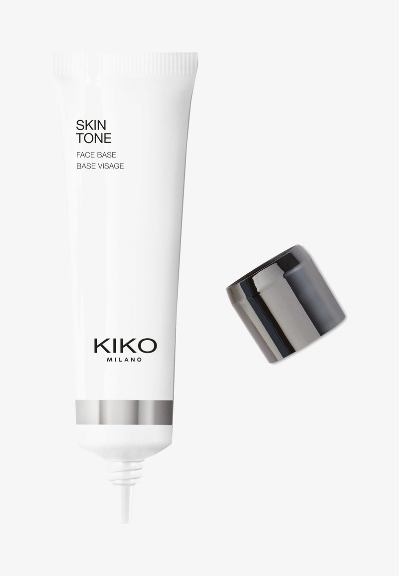 Biała tuba KIKO Milano Skin Tone Face Base z otwartą czarną nakrętką obok na białym tle.