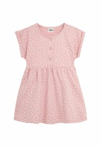 Vestido de algodón rosa con mangas cortas, cuello redondo y patrones florales blancos. Presenta una tapeta de botones y una cintura fruncida para más volumen.