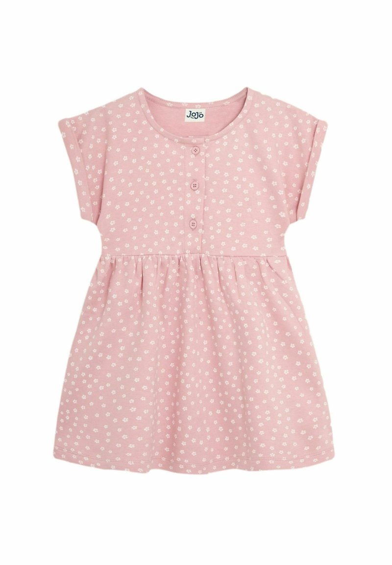 Vestido de algodón rosa con mangas cortas, cuello redondo y patrones florales blancos. Presenta una tapeta de botones y una cintura fruncida para más volumen.