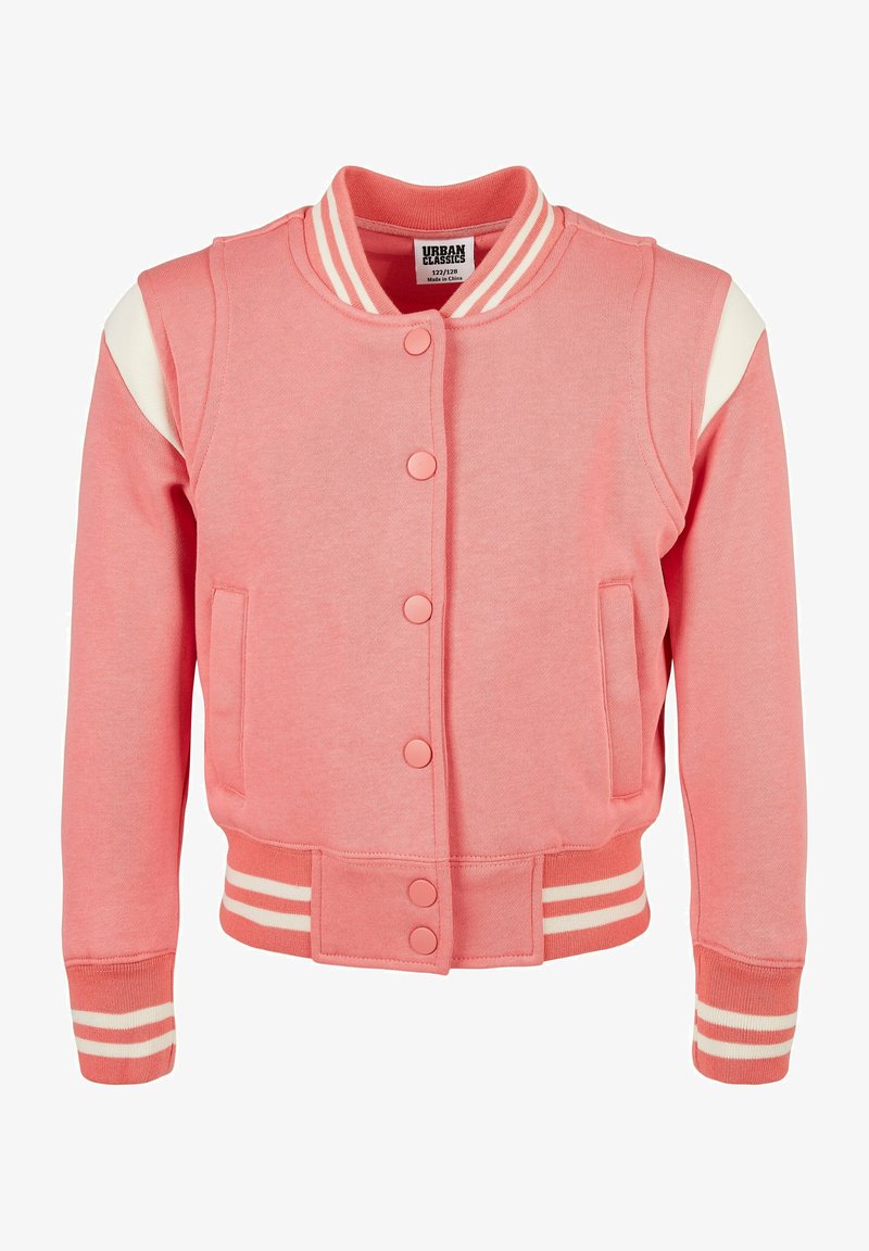 Lyserød bomberjakke lavet af blødt stof, med hvide ærmeaccenter, stribede kraver, knaplukning samt ribbede manchetter og kant.